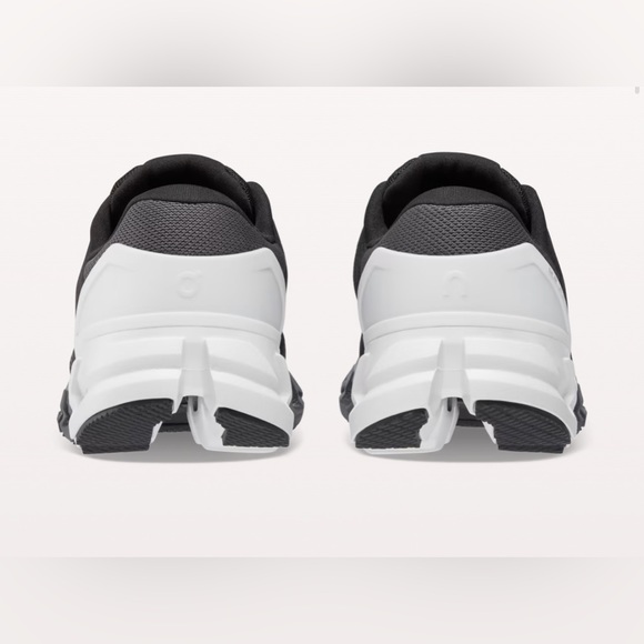 ON Women’s Cloud tech cloud flyer 4-size 8.5-BRAND NEW IN BOX!! - Picture 4 of 13